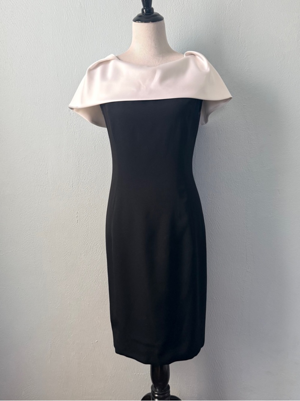 CH Carolina Herrera Saks Fifth Avenue Black White Sleeveless Midi Dress Sz 8